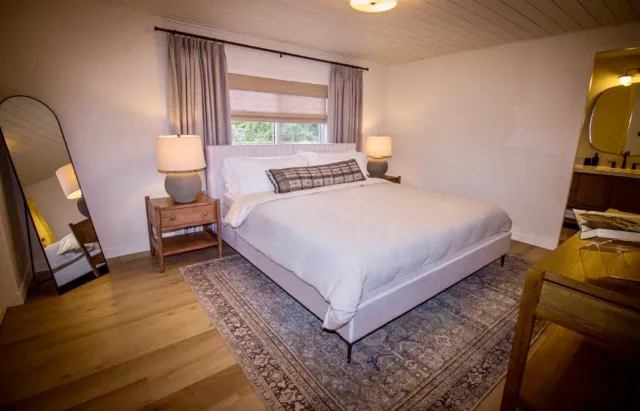 Charming Renovated Lakeview Home in Naramata – 2 Bedrooms / 2 Bathrooms – King Bed